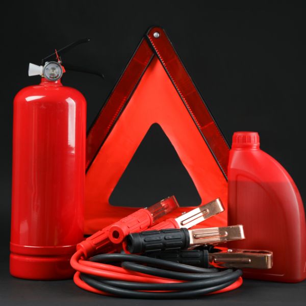 Obowiązkowe wyposażenie samochodu – co się na nie składa?